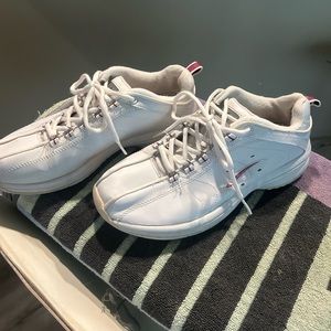 LA GEAR TENNIS SHOES